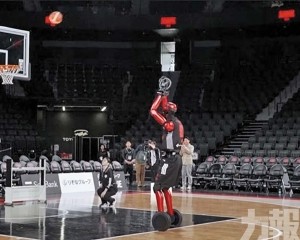 投籃運球動作流暢逼近真人