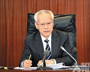 就經濟社會民生事務等議題回應議員提問