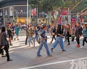 保障本地僱員就業及勞動權益