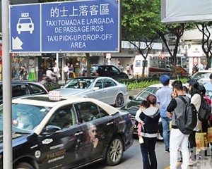 涉700架的士