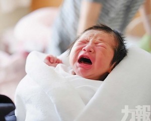 深夜開門助父母對抗育兒崩潰