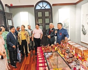 荷花書畫巡展呈70佳作