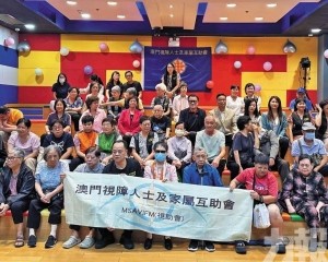 愛心人士送暖視障長者