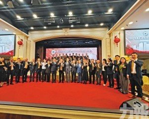 鍾小健籲推「組合拳」救樓市