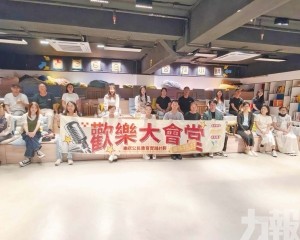 脫口秀融普法育演藝界新血