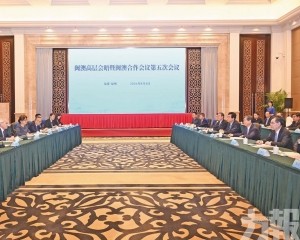 岑:冀兩地攜手合作「拼船出海」