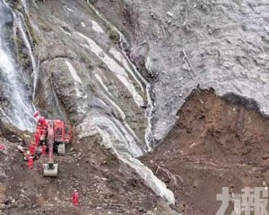 民政部加強款物監督