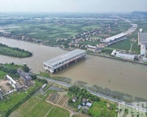 11塊巨型積木就位