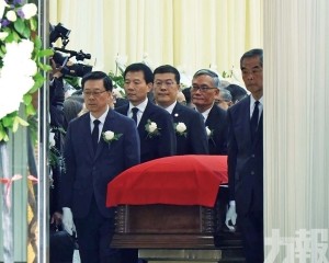 靈柩蓋國旗出殯