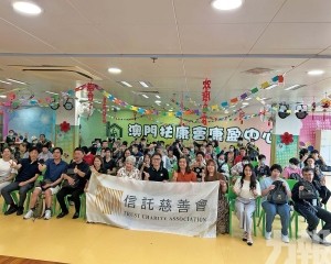 派近百福袋傳遞節日關懷