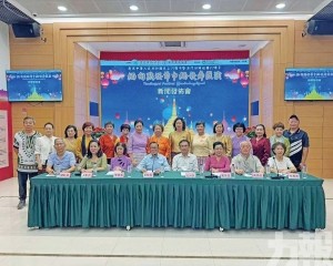 周六晚三盞燈圓形地舉行