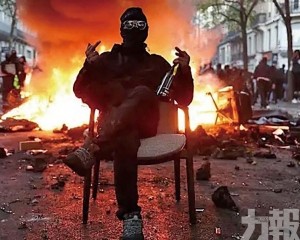 學生抗爭揭開財政僵局