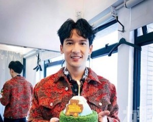 關智斌奪獎賀40歲生日