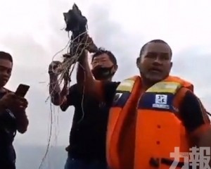 巡邏船打撈到遇難乘客遺體