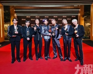 BTS防彈少年團奪四獎唱新歌