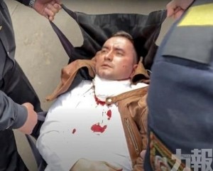 白俄政治犯當庭「鋼筆割喉」濺血