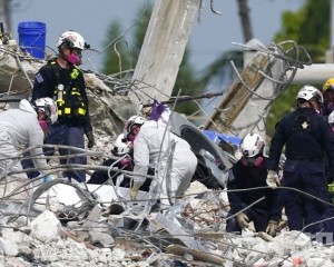 佛州倒塌大樓增至28死 117人仍失蹤