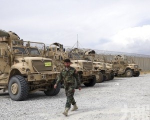 阿富汗政府軍轉身向塔利班投降？