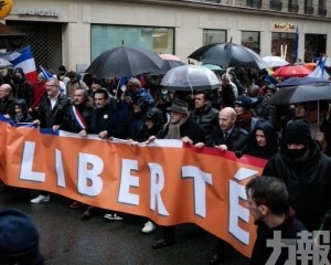 法國多地民眾抗議疫苗通行證削自由