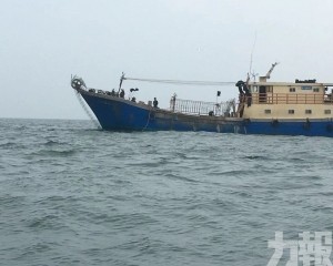 海事局清理違規漁網 保通航安全