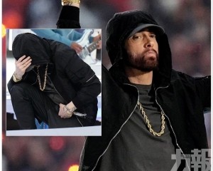 Eminem中途下跪惹熱議