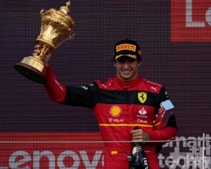 辛斯贏F1英國站奪生涯首冠