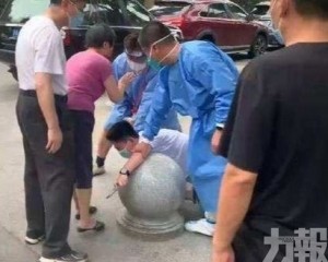 上海10歲男童持刀怒吼「砍死你」