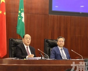 賀：機場缺人 暫未能加開航線