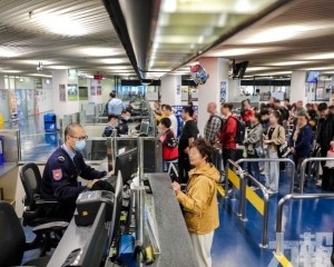 治安警料周末為旅客出境高峰