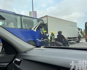 約30人受傷 旅巴司機一度被困