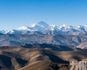 大幅調高珠峰登山許可證費用