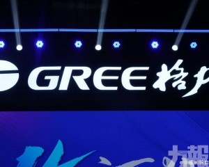 智能裝備收入跌逾三成