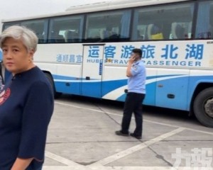 160長者團遭棄高速服務區 