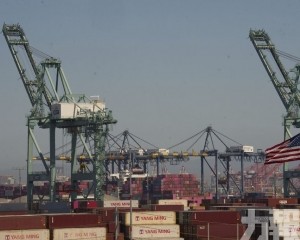 美商務部長稱10%進口稅是底線