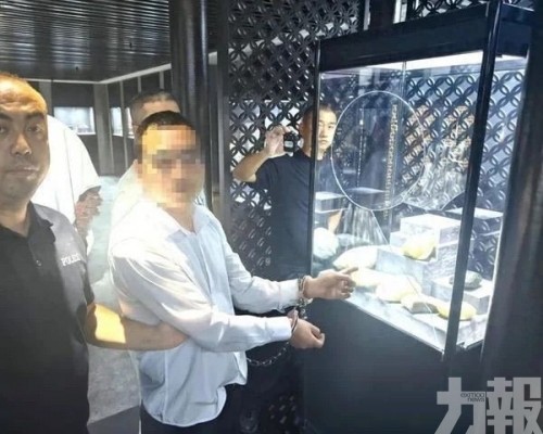 自學高空索降盜走上億玉石