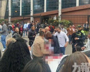  頭部中彈命危