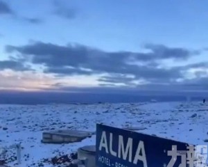 智利阿塔卡馬沙漠10年首降雪