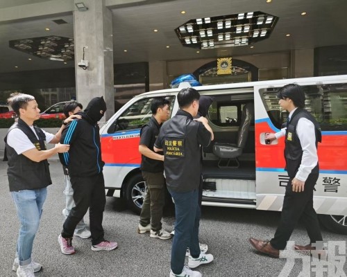 司警拘兩本澳經營者