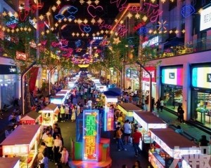 7月零售業景氣指數跌破榮枯線 