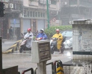 消防局籲暴雨期間應留在安全位置