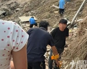 有村民帶探測儀尋寶