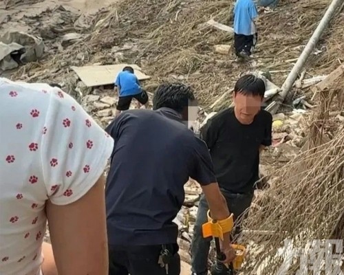 有村民帶探測儀尋寶