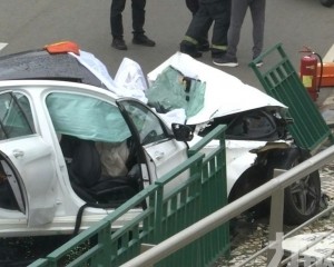 其餘兩男一女乘客仍在搶救