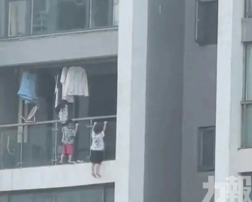 竟翻出13樓露台玩「引體向上」