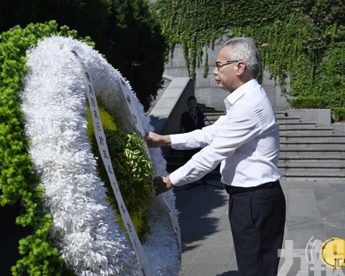 行政長官岑浩輝參謁南京大屠殺遇難同胞紀念館