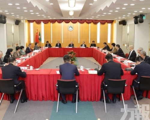 岑浩輝聽取澳區全國人大代表意見