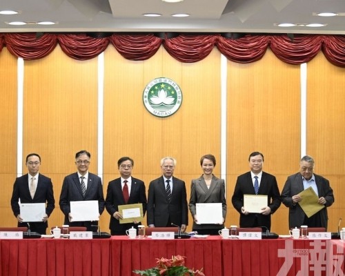 岑浩輝聽取工商金融界意見