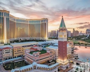 目標每年派息15億美元