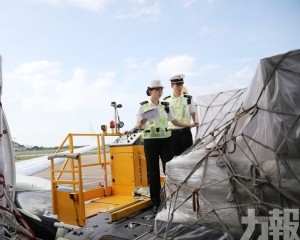 首批貨物啟運往越南