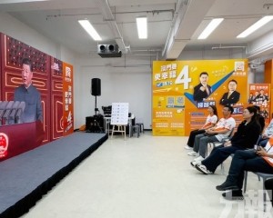 經民聯組織會員及市民觀看抗戰勝利80周年閱兵
